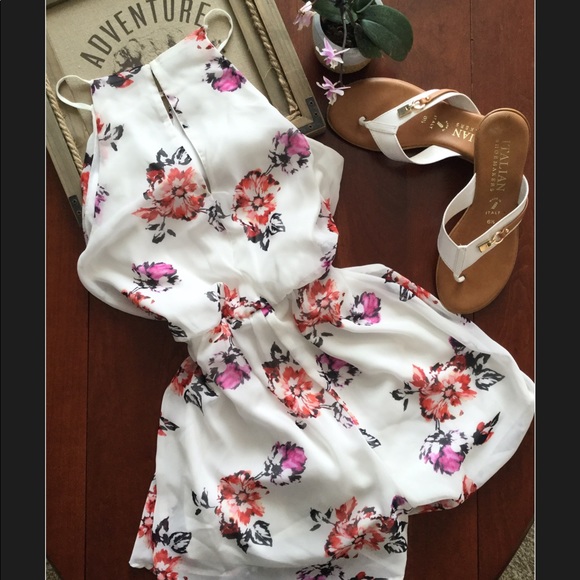 SOLD🚫NWOT Lush White Floral Surplice Romper - Picture 2 of 5